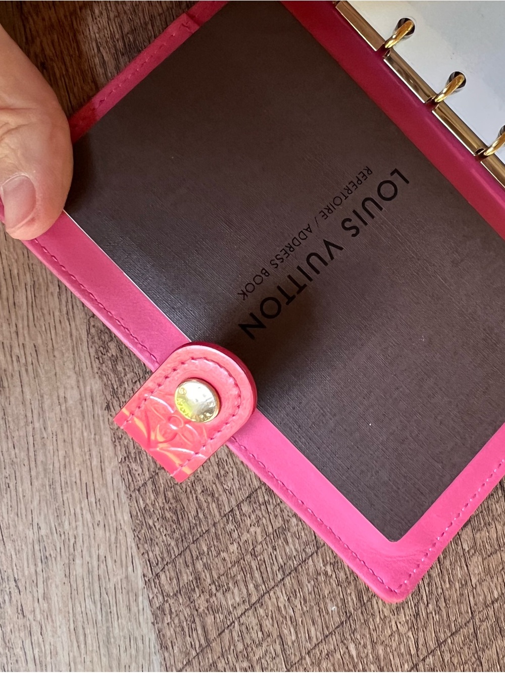 Louis Vuitton Vernis Monogram Small Agenda Cover in Shiny Rose Pop Hot Pink - Picture 7 of 10
